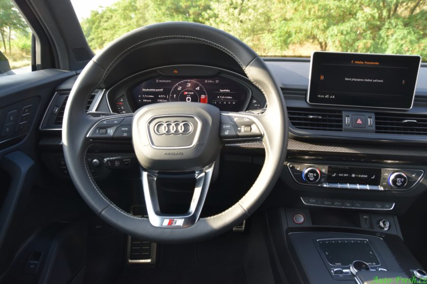 Audi SQ5 prostor řidiče
