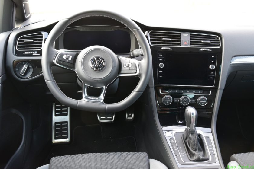 Volkswagen Golf R-line Prostor řidiče
