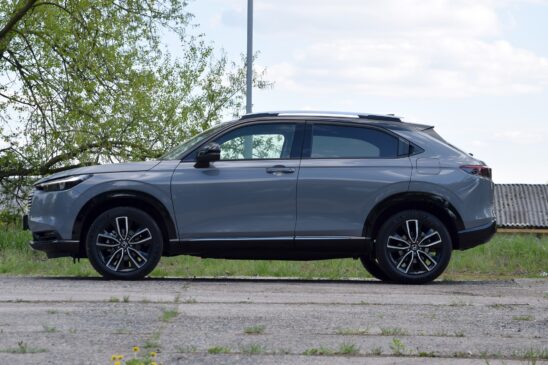 Honda HR-V e:Hev 2025 bok