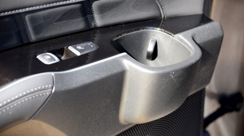 Držák na nápoje v zadních dveřích Kia Sorento