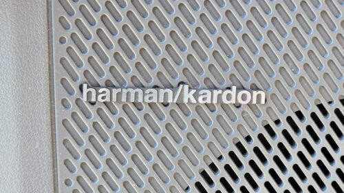 O ozvučení se postarala společnost Harman/Kardon