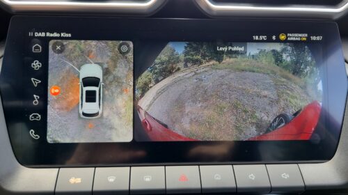 MG ZS Hybrid+ pohled boční parkovací kamery