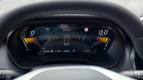 MG ZS Hybrid+ Displej palubního počítače