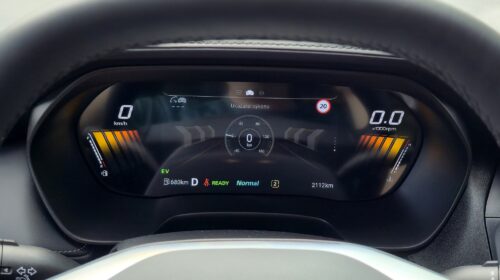 MG ZS Hybrid+ Displej palubního počítače