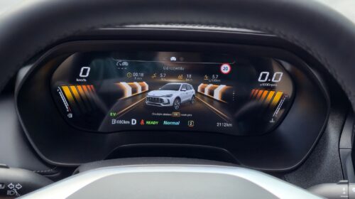 MG ZS Hybrid+ Displej palubního počítače