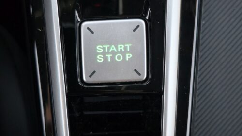 MG ZS Hybrid+ Startovací tlačítko je podsvětlené