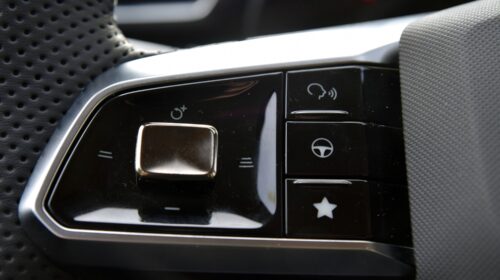 MG ZS Hybrid+ na ovládání na volantu je třeba si zvyknout