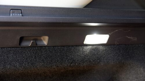 MG ZS Hybrid+ má poměrně malé háčky na tašky