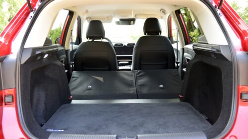 MG ZS Hybrid+ Sklopené sedačky nevytvoří úplně rovnou podlahu