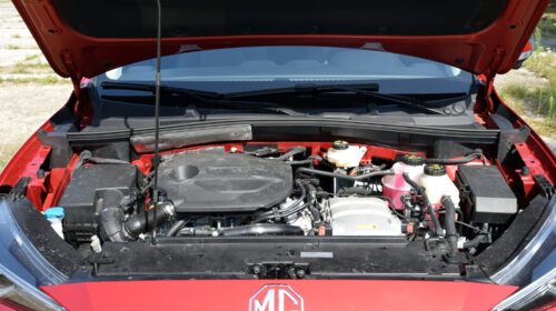 MG ZS Hybrid+ má pod kapotou jedna-pětku a elektromotor