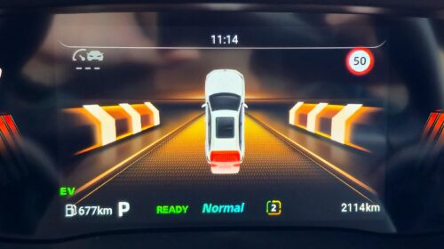 MG ZS Hybrid+ Displej palubního počítače