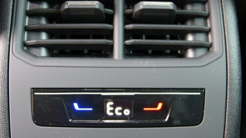 Výdechy třízónové klimatizace vč. nastavení