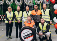 Bridgestone v Poznani slaví jubilejní vyrobenou pneumatiku