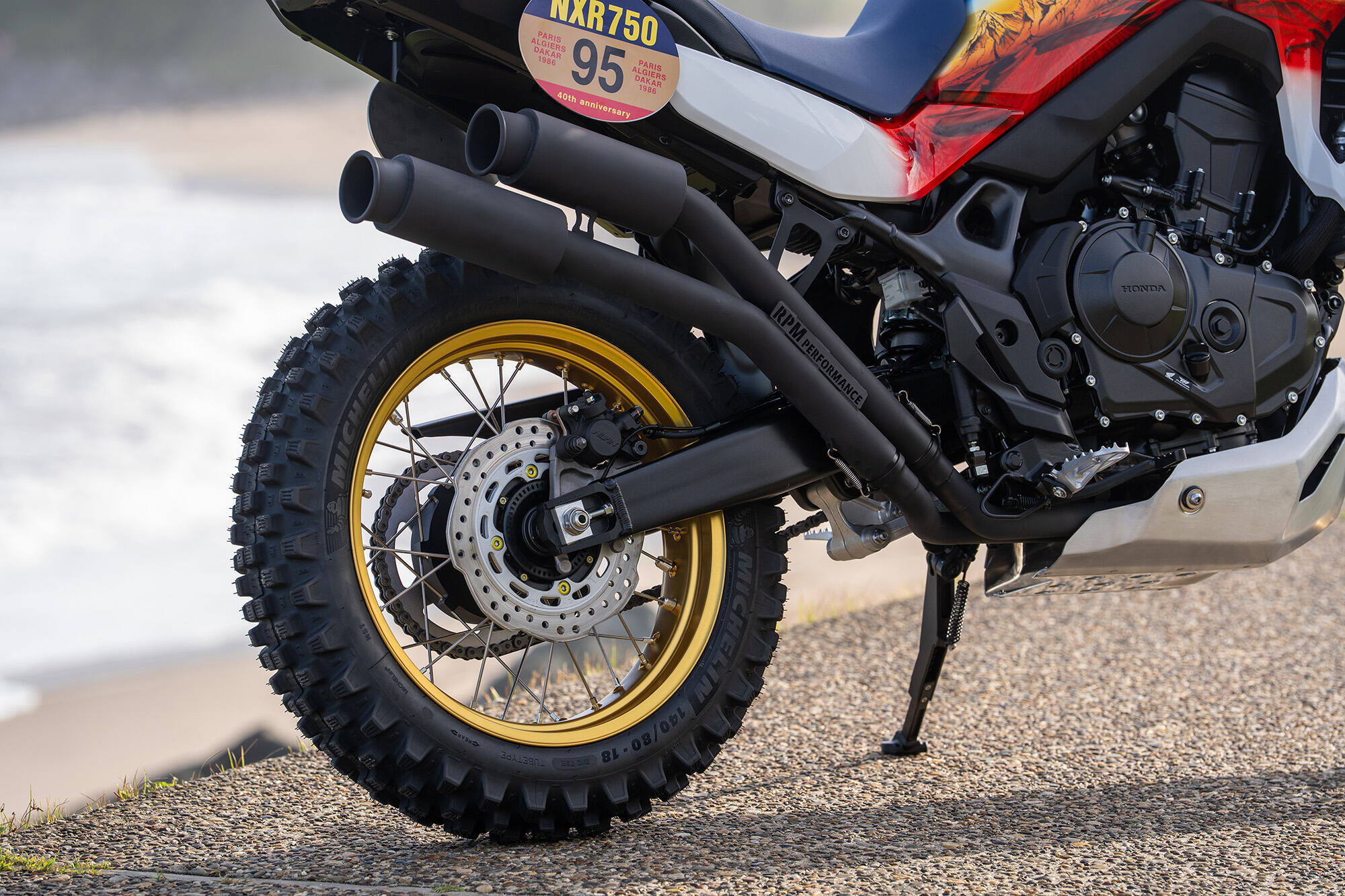 Bitva dojčat. Honda oslavuje motocykly CB750 Hornet a XL750 Transalp na akci Wheels and Waves 2026