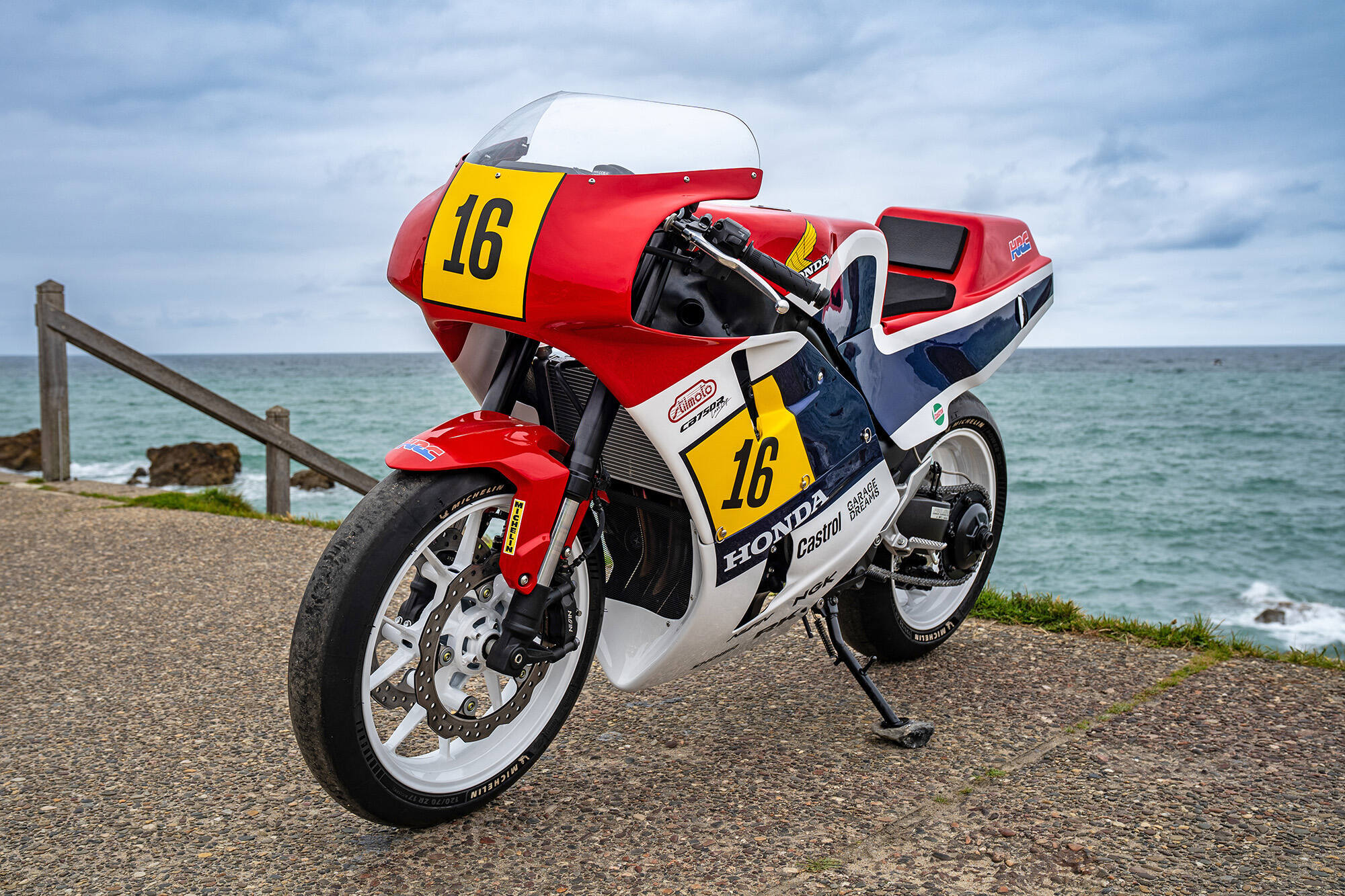 Bitva dojčat. Honda oslavuje motocykly CB750 Hornet a XL750 Transalp na akci Wheels and Waves 2026