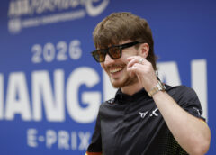 Vůz Formule E GEN4 na festivalu rychlosti v Goodwoodu